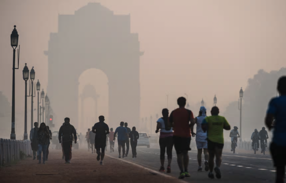 People walking in Dehli experiencing strongAir Pollution